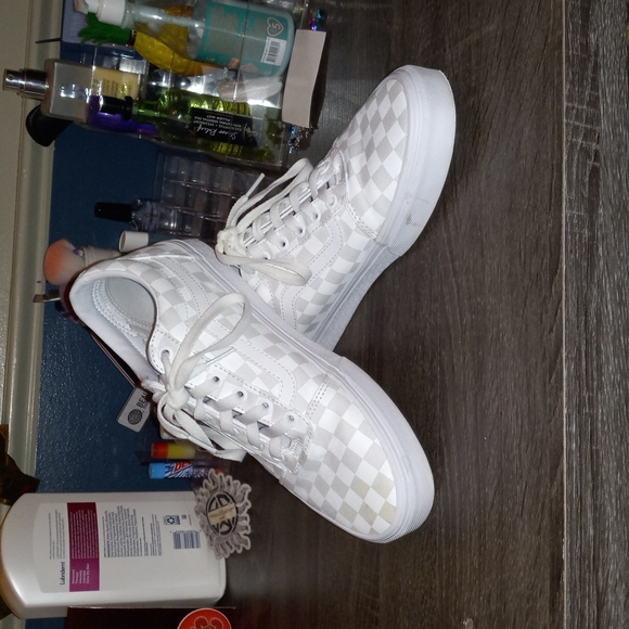 Shoes - Picture 1 of 4